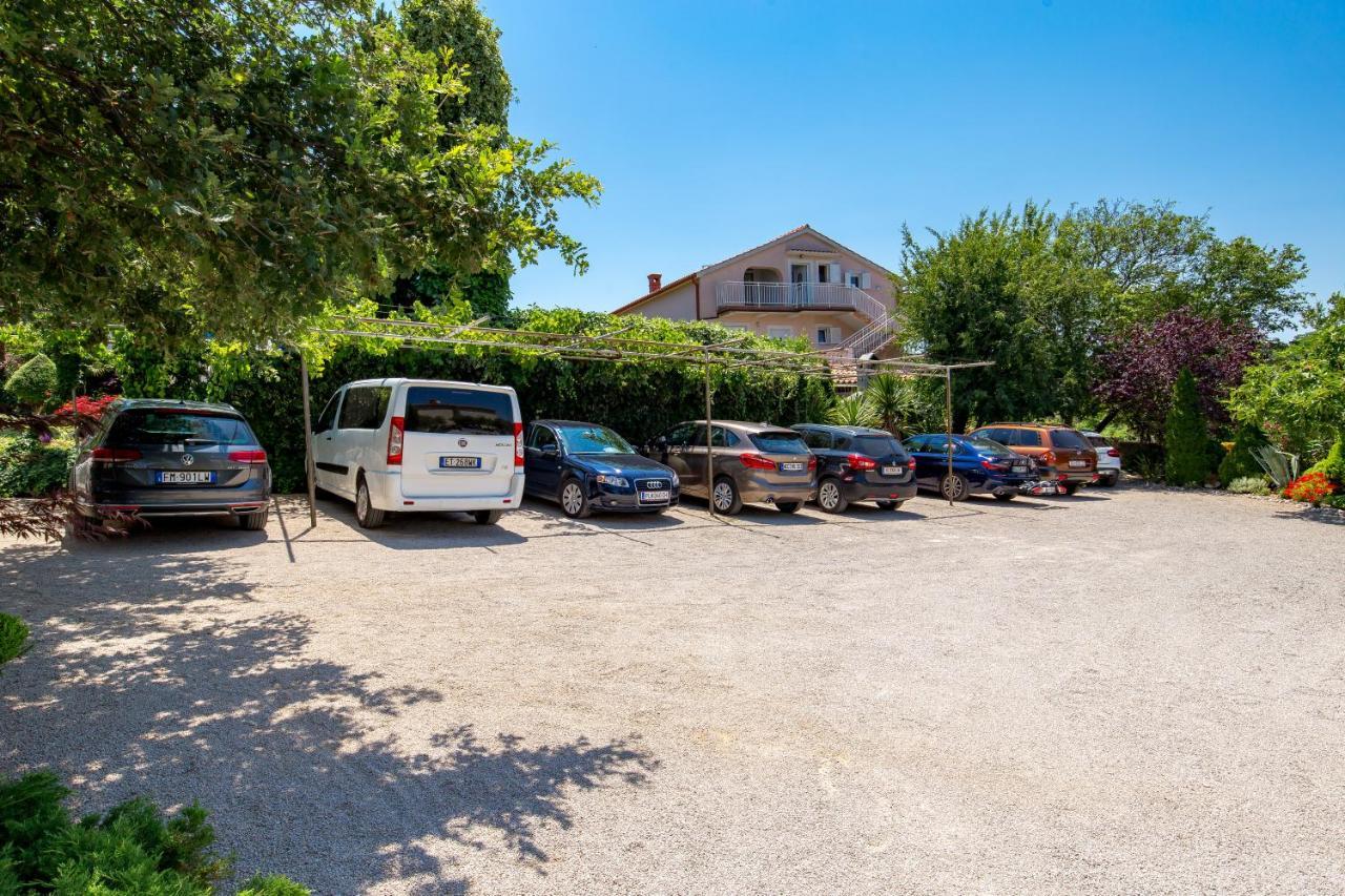 Apartment Skaline Malinska Exterior photo